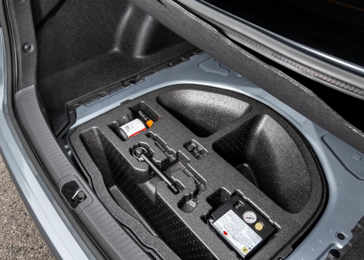 se ofrece con tres carrocerías y con dos motorizaciones híbridas de 122 CV (125H) o 180 CV (180H).