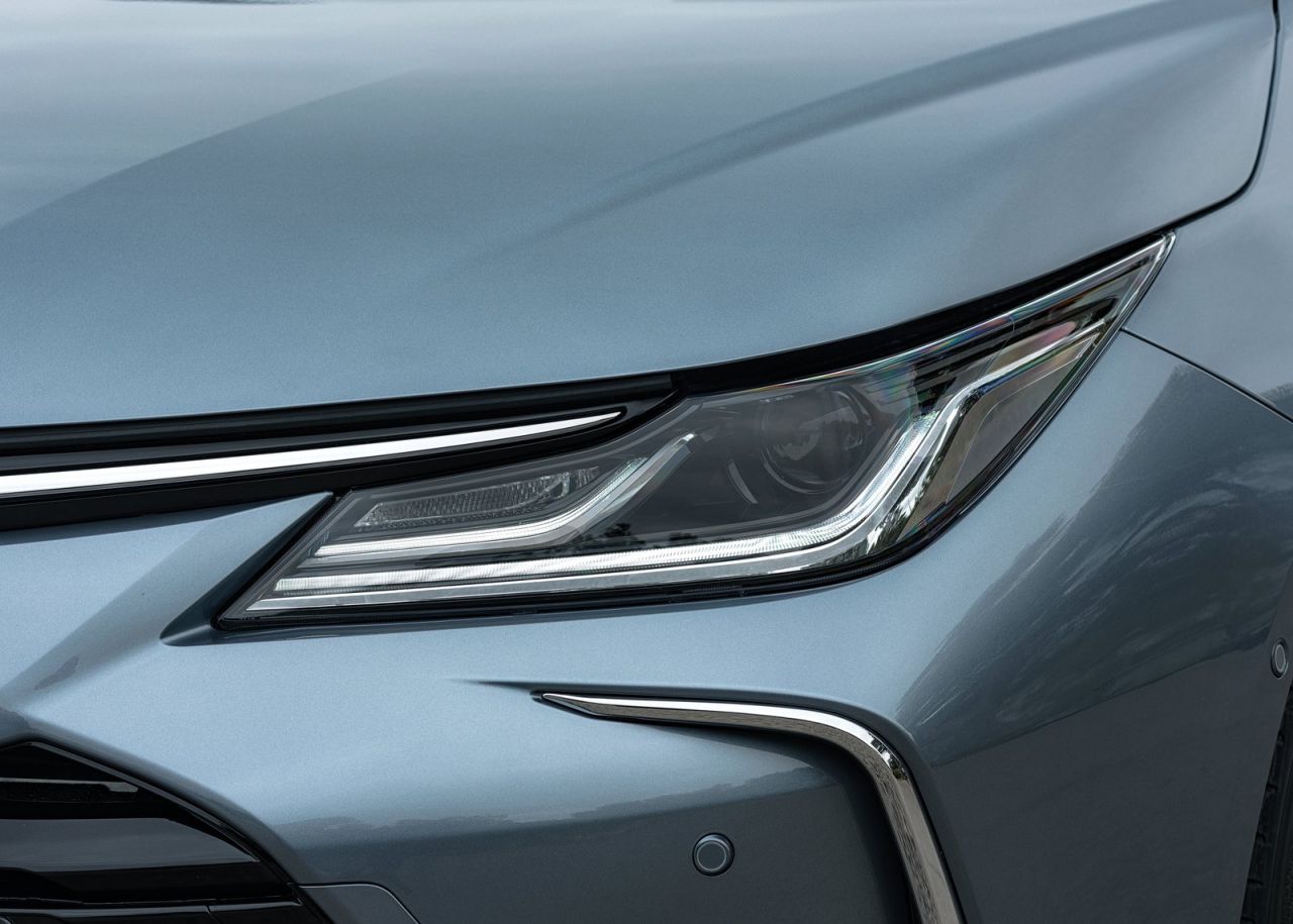 se ofrece con tres carrocerías y con dos motorizaciones híbridas de 122 CV (125H) o 180 CV (180H).