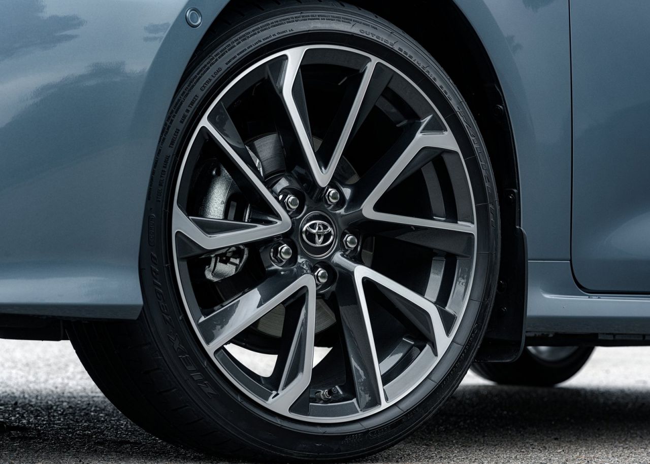 se ofrece con tres carrocerías y con dos motorizaciones híbridas de 122 CV (125H) o 180 CV (180H).