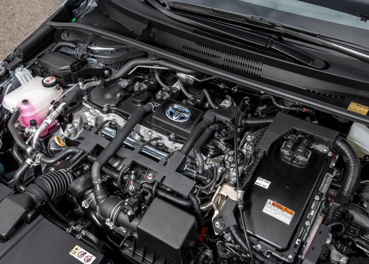 se ofrece con tres carrocerías y con dos motorizaciones híbridas de 122 CV (125H) o 180 CV (180H).