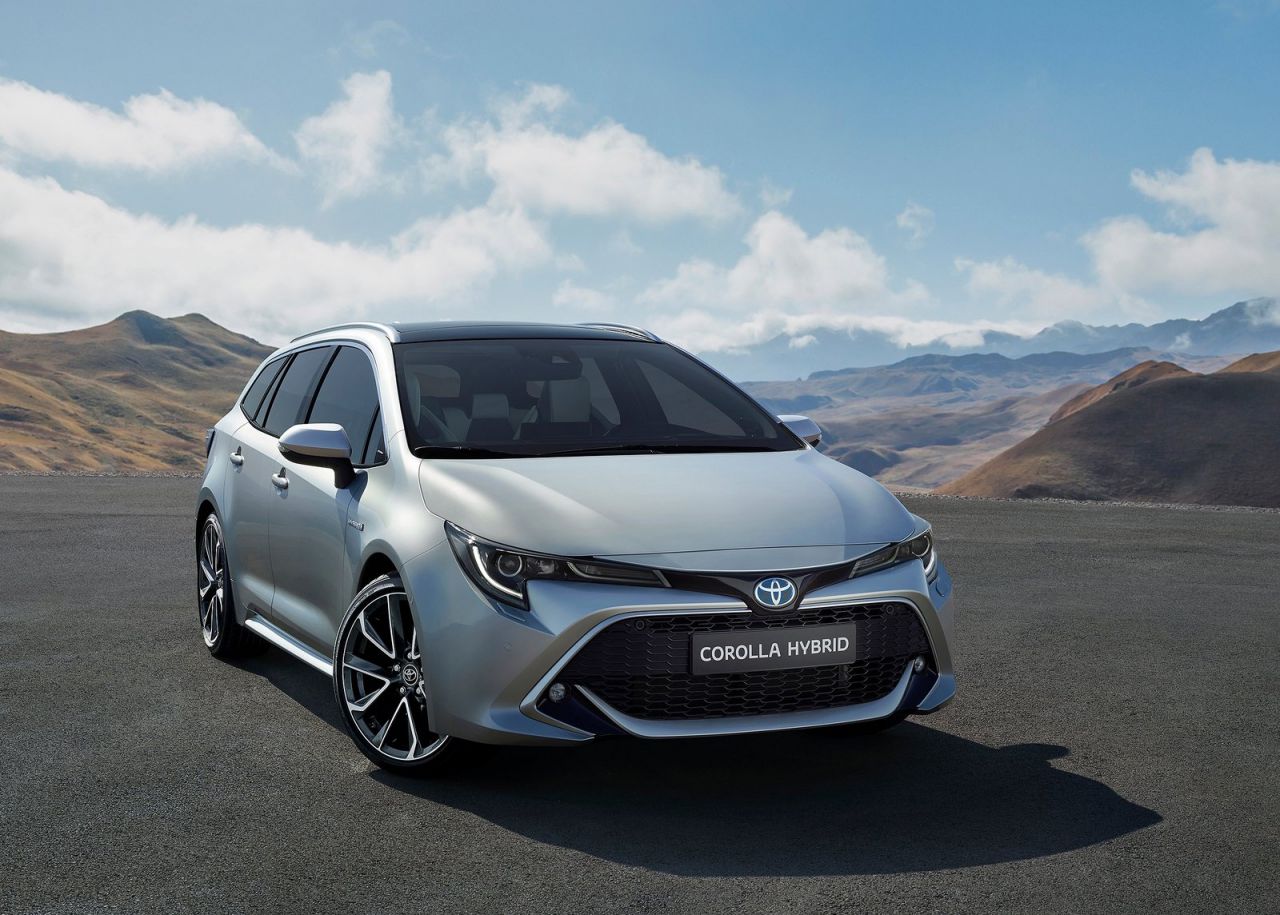 La versión familiar se se comercializan con seis niveles de equipamiento: Business Plus, Active, Active Tech, Feel!, Advance y Advance Luxury. Los tres primeros solo se ofrecen con el motor de menor potencia y los tres últimos únicamente al de 180 CV