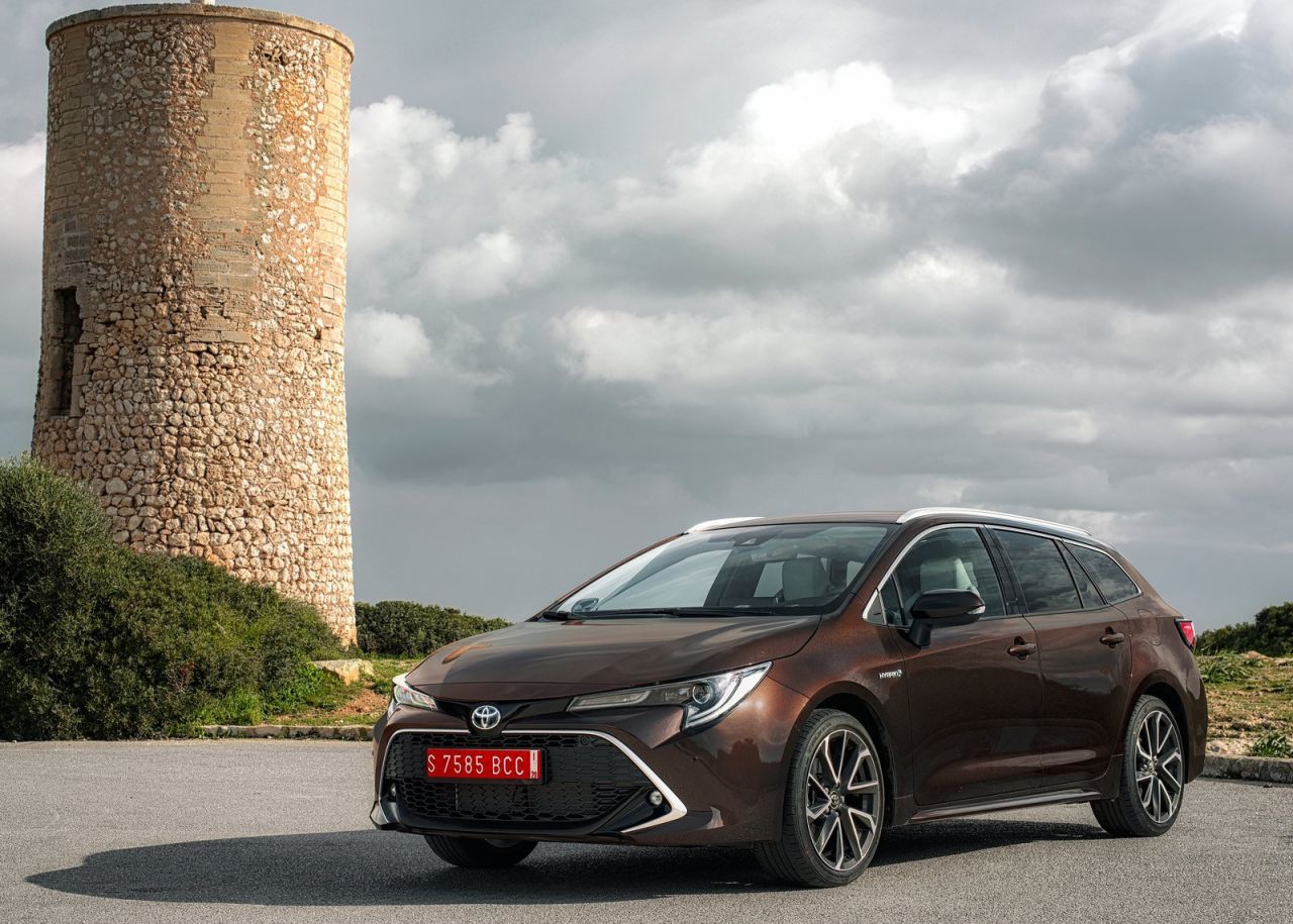 La versión familiar se se comercializan con seis niveles de equipamiento: Business Plus, Active, Active Tech, Feel!, Advance y Advance Luxury. Los tres primeros solo se ofrecen con el motor de menor potencia y los tres últimos únicamente al de 180 CV