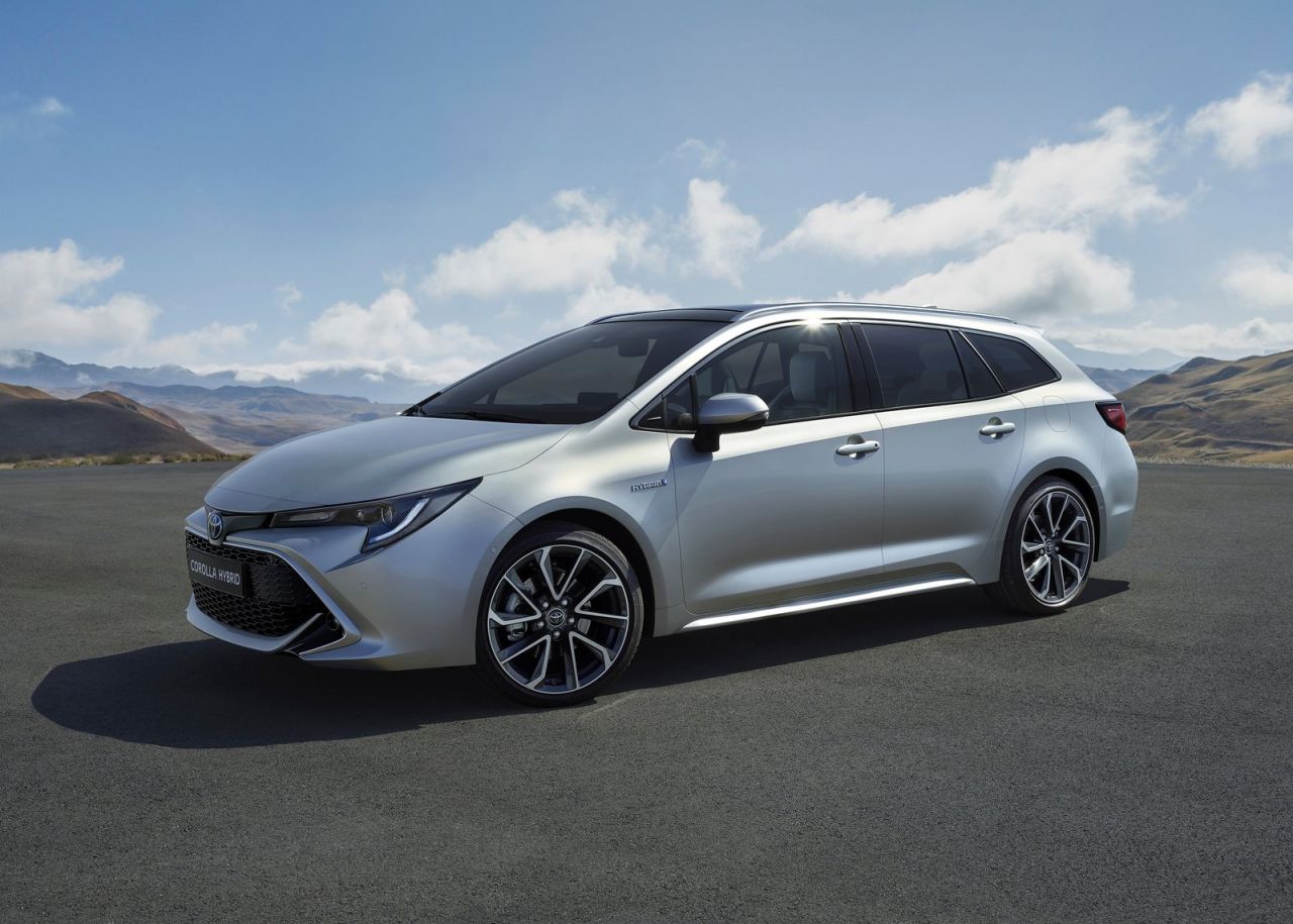 La versión familiar se se comercializan con seis niveles de equipamiento: Business Plus, Active, Active Tech, Feel!, Advance y Advance Luxury. Los tres primeros solo se ofrecen con el motor de menor potencia y los tres últimos únicamente al de 180 CV