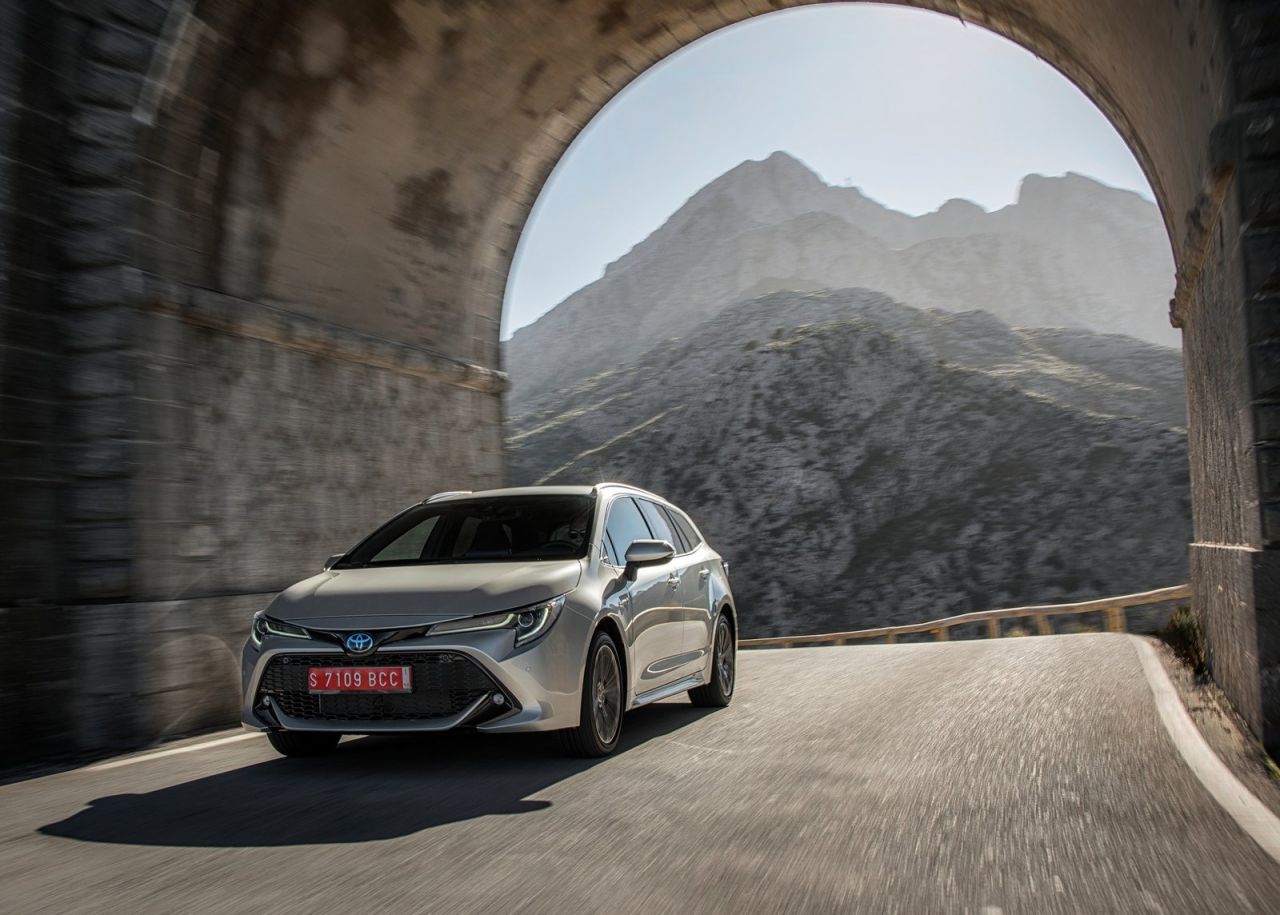 La versión familiar se se comercializan con seis niveles de equipamiento: Business Plus, Active, Active Tech, Feel!, Advance y Advance Luxury. Los tres primeros solo se ofrecen con el motor de menor potencia y los tres últimos únicamente al de 180 CV