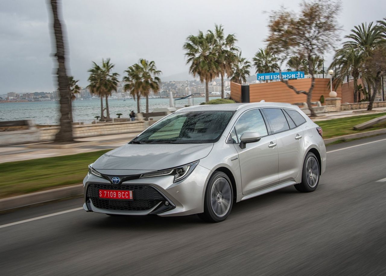 La versión familiar se se comercializan con seis niveles de equipamiento: Business Plus, Active, Active Tech, Feel!, Advance y Advance Luxury. Los tres primeros solo se ofrecen con el motor de menor potencia y los tres últimos únicamente al de 180 CV