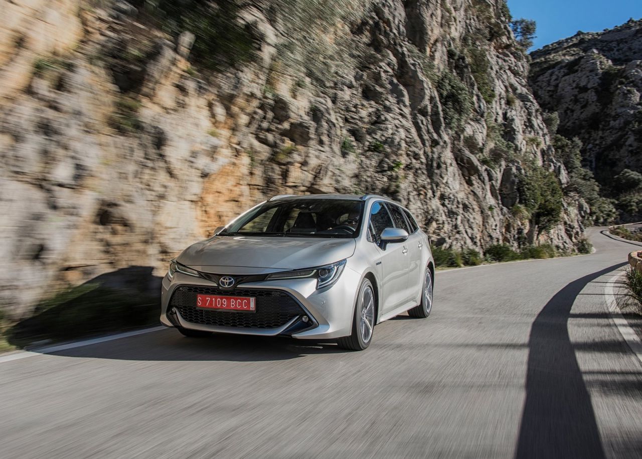 La versión familiar se se comercializan con seis niveles de equipamiento: Business Plus, Active, Active Tech, Feel!, Advance y Advance Luxury. Los tres primeros solo se ofrecen con el motor de menor potencia y los tres últimos únicamente al de 180 CV