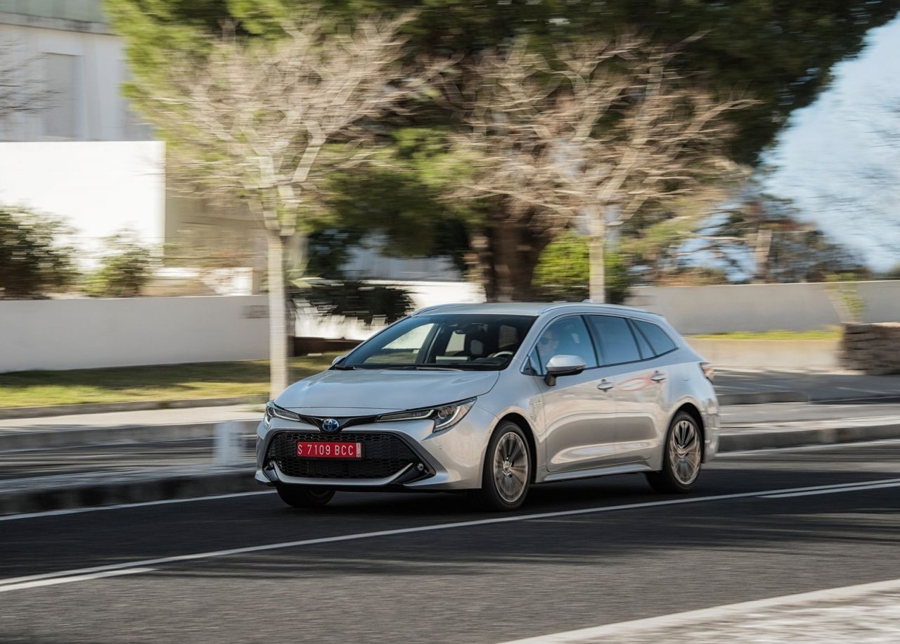 La versión familiar se se comercializan con seis niveles de equipamiento: Business Plus, Active, Active Tech, Feel!, Advance y Advance Luxury. Los tres primeros solo se ofrecen con el motor de menor potencia y los tres últimos únicamente al de 180 CV