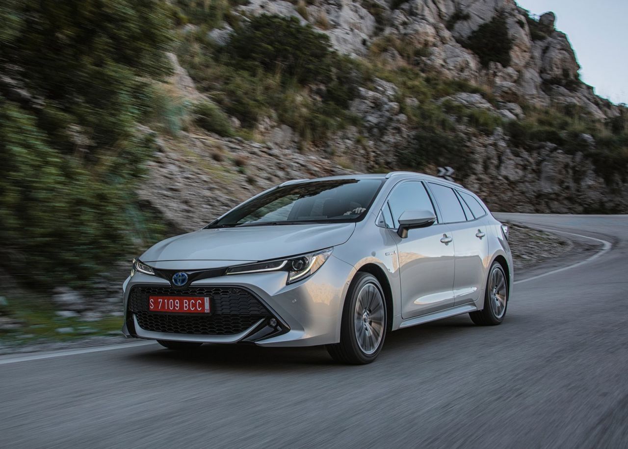 La versión familiar se se comercializan con seis niveles de equipamiento: Business Plus, Active, Active Tech, Feel!, Advance y Advance Luxury. Los tres primeros solo se ofrecen con el motor de menor potencia y los tres últimos únicamente al de 180 CV