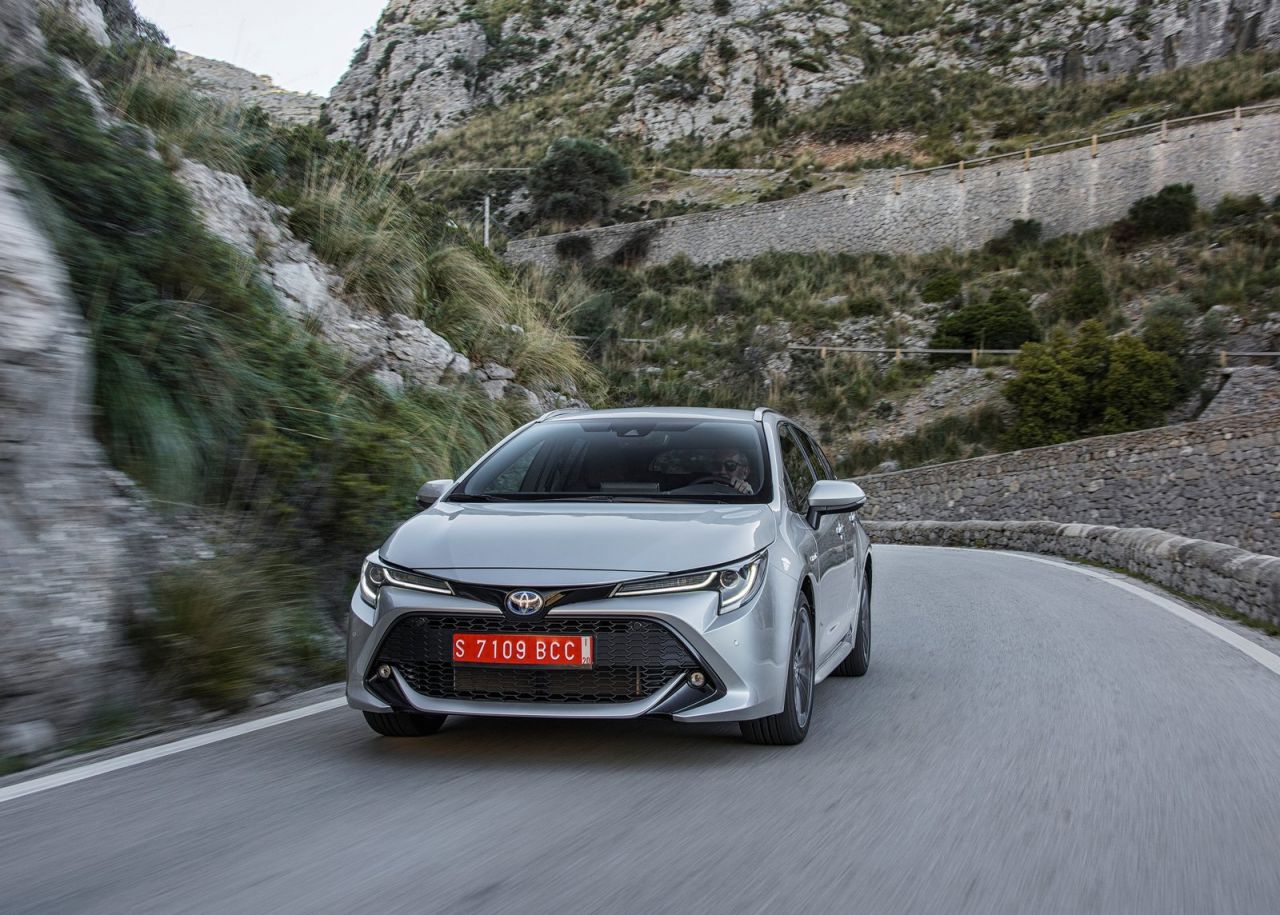 La versión familiar se se comercializan con seis niveles de equipamiento: Business Plus, Active, Active Tech, Feel!, Advance y Advance Luxury. Los tres primeros solo se ofrecen con el motor de menor potencia y los tres últimos únicamente al de 180 CV