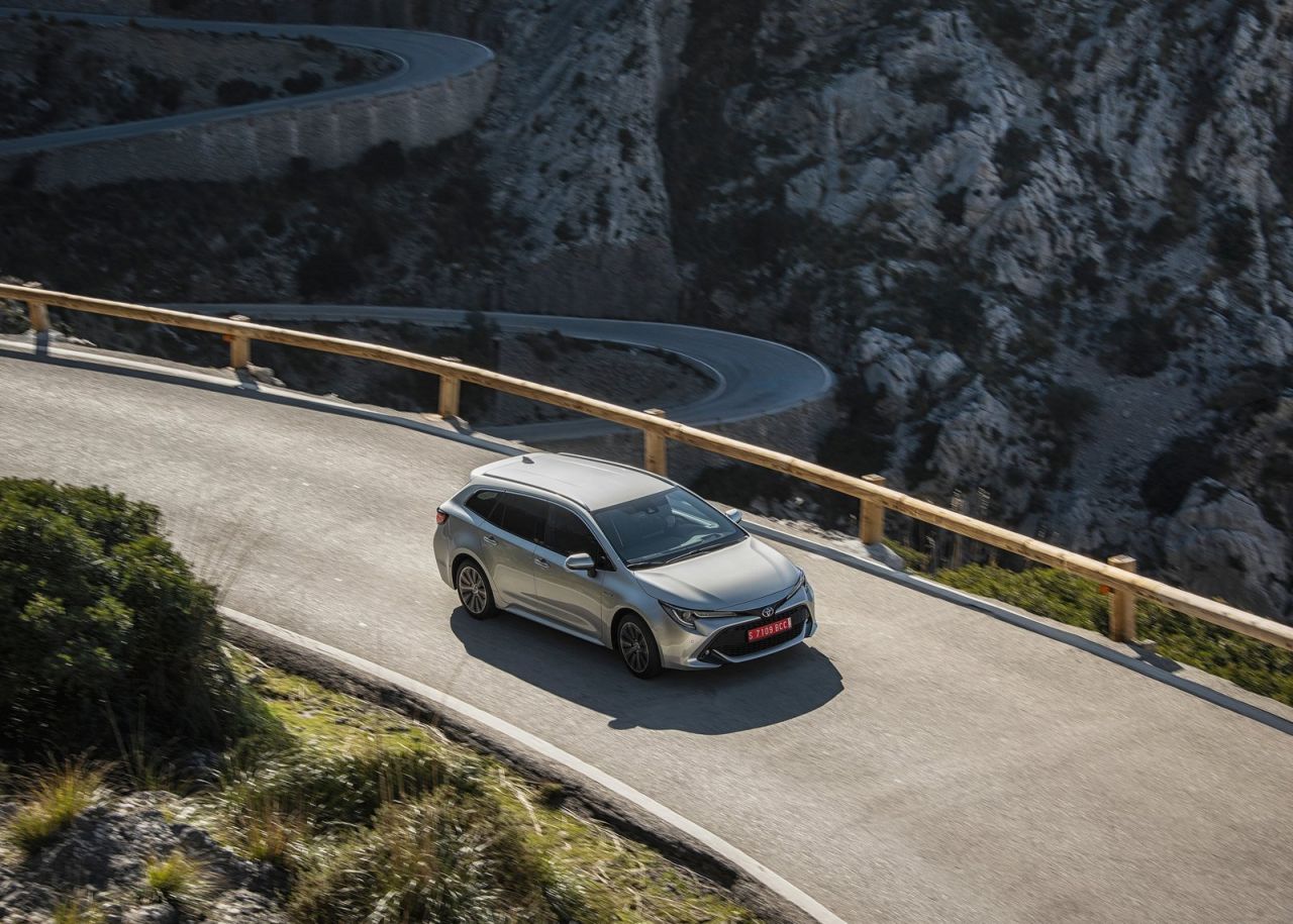 La versión familiar se se comercializan con seis niveles de equipamiento: Business Plus, Active, Active Tech, Feel!, Advance y Advance Luxury. Los tres primeros solo se ofrecen con el motor de menor potencia y los tres últimos únicamente al de 180 CV