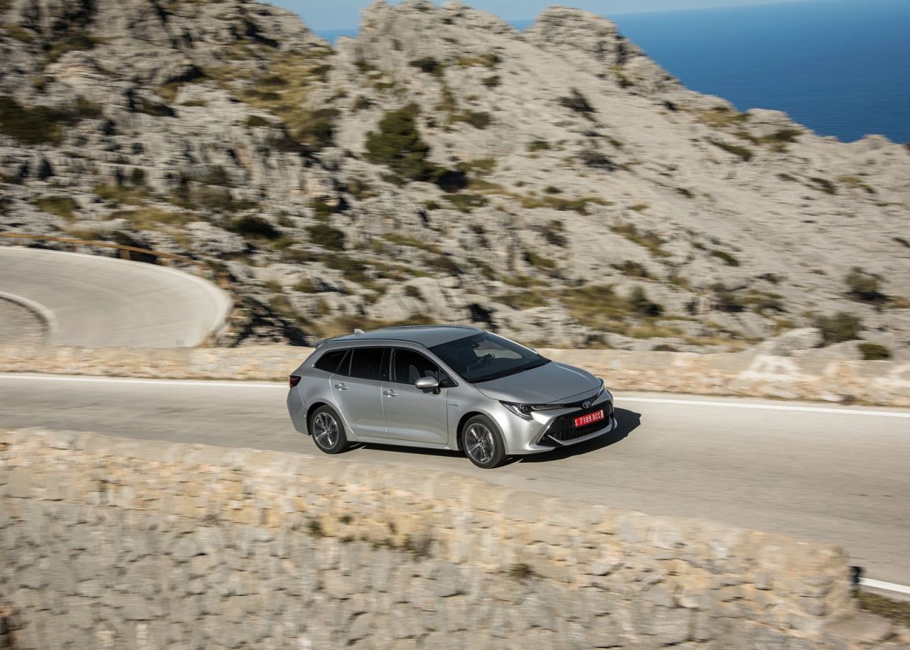 La versión familiar se se comercializan con seis niveles de equipamiento: Business Plus, Active, Active Tech, Feel!, Advance y Advance Luxury. Los tres primeros solo se ofrecen con el motor de menor potencia y los tres últimos únicamente al de 180 CV