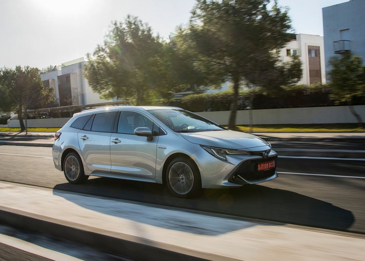 La versión familiar se se comercializan con seis niveles de equipamiento: Business Plus, Active, Active Tech, Feel!, Advance y Advance Luxury. Los tres primeros solo se ofrecen con el motor de menor potencia y los tres últimos únicamente al de 180 CV