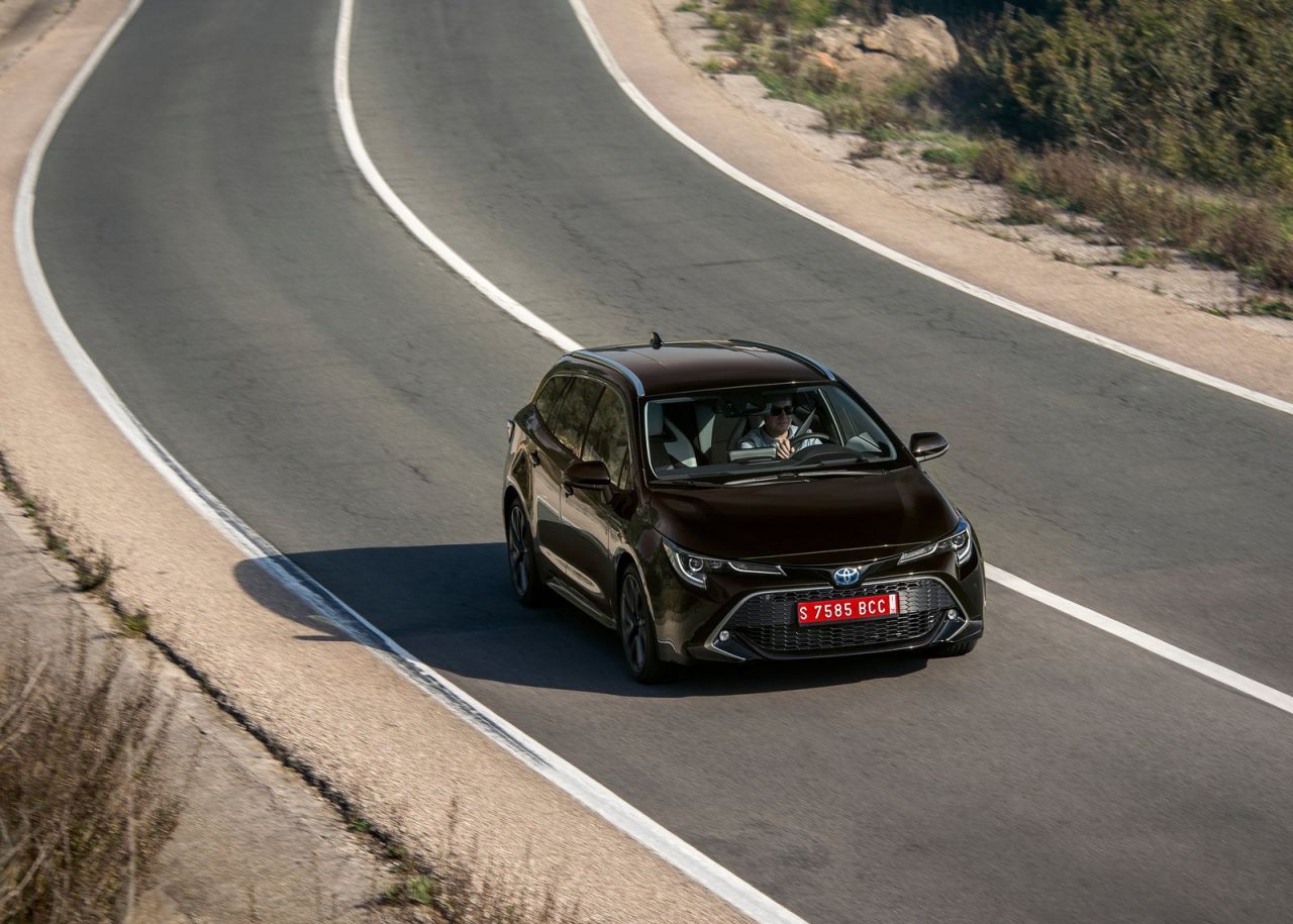 La versión familiar se se comercializan con seis niveles de equipamiento: Business Plus, Active, Active Tech, Feel!, Advance y Advance Luxury. Los tres primeros solo se ofrecen con el motor de menor potencia y los tres últimos únicamente al de 180 CV