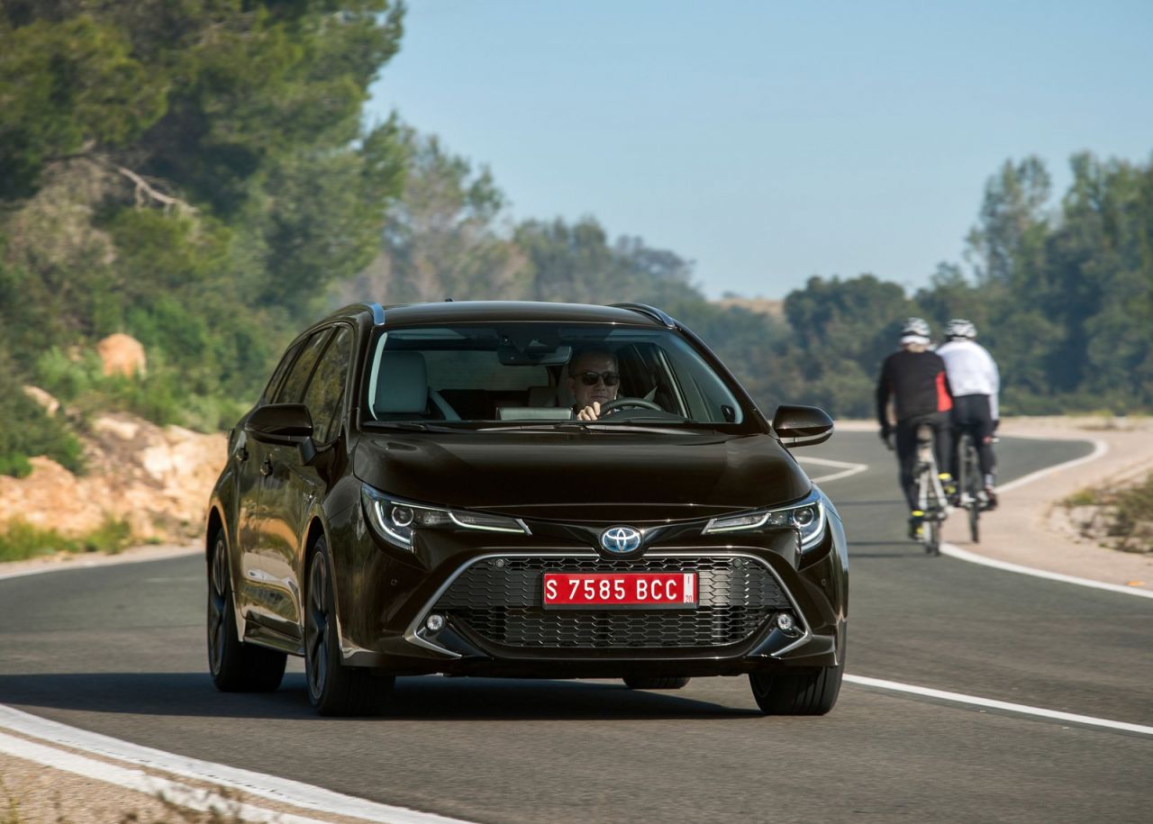 La versión familiar se se comercializan con seis niveles de equipamiento: Business Plus, Active, Active Tech, Feel!, Advance y Advance Luxury. Los tres primeros solo se ofrecen con el motor de menor potencia y los tres últimos únicamente al de 180 CV