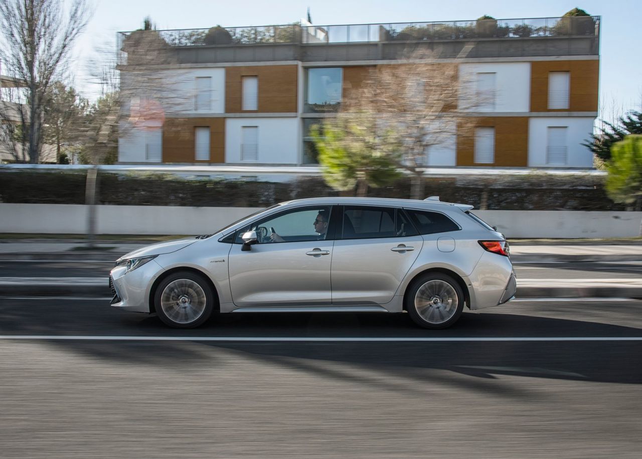 La versión familiar se se comercializan con seis niveles de equipamiento: Business Plus, Active, Active Tech, Feel!, Advance y Advance Luxury. Los tres primeros solo se ofrecen con el motor de menor potencia y los tres últimos únicamente al de 180 CV