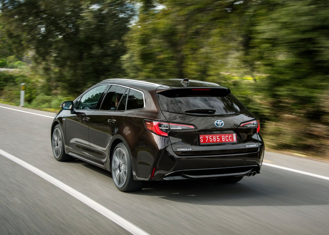 La versión familiar se se comercializan con seis niveles de equipamiento: Business Plus, Active, Active Tech, Feel!, Advance y Advance Luxury. Los tres primeros solo se ofrecen con el motor de menor potencia y los tres últimos únicamente al de 180 CV