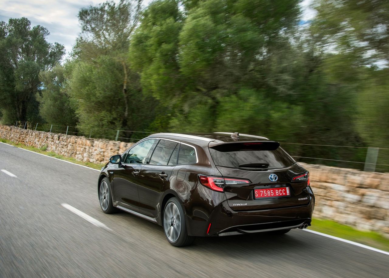 La versión familiar se se comercializan con seis niveles de equipamiento: Business Plus, Active, Active Tech, Feel!, Advance y Advance Luxury. Los tres primeros solo se ofrecen con el motor de menor potencia y los tres últimos únicamente al de 180 CV