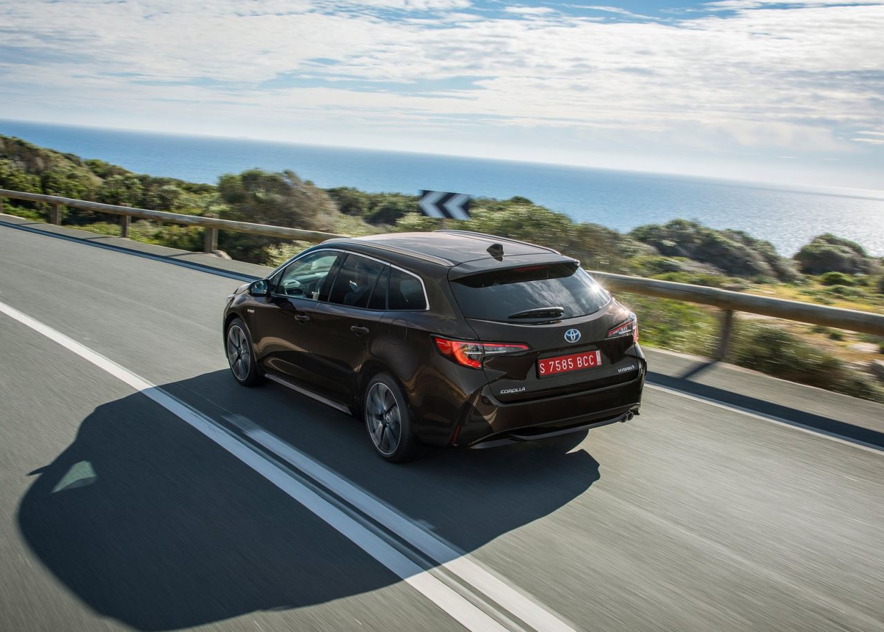 La versión familiar se se comercializan con seis niveles de equipamiento: Business Plus, Active, Active Tech, Feel!, Advance y Advance Luxury. Los tres primeros solo se ofrecen con el motor de menor potencia y los tres últimos únicamente al de 180 CV