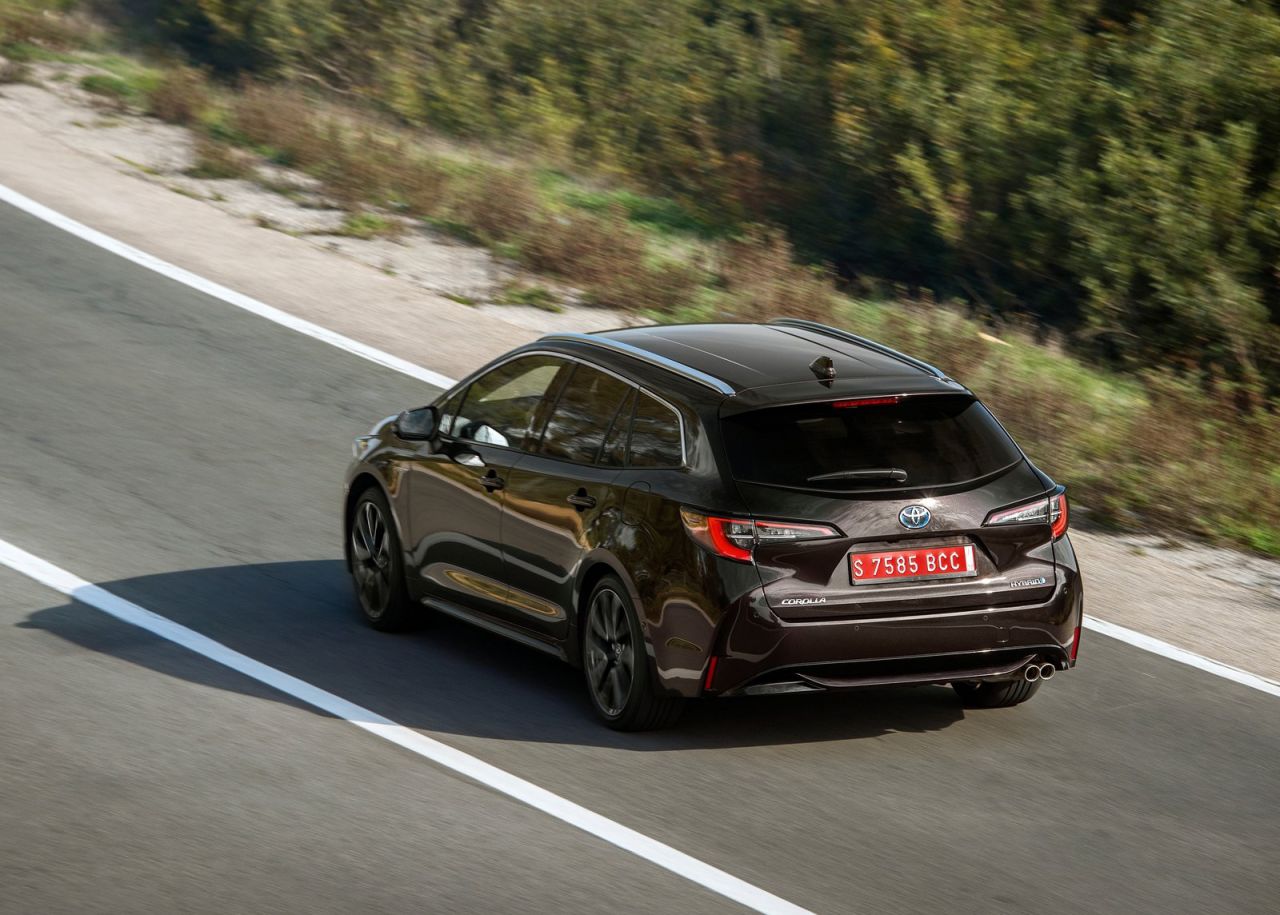 La versión familiar se se comercializan con seis niveles de equipamiento: Business Plus, Active, Active Tech, Feel!, Advance y Advance Luxury. Los tres primeros solo se ofrecen con el motor de menor potencia y los tres últimos únicamente al de 180 CV