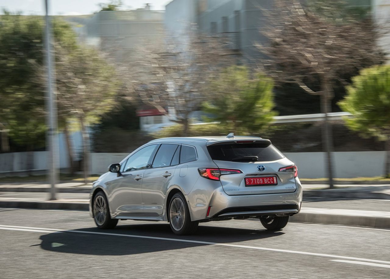 La versión familiar se se comercializan con seis niveles de equipamiento: Business Plus, Active, Active Tech, Feel!, Advance y Advance Luxury. Los tres primeros solo se ofrecen con el motor de menor potencia y los tres últimos únicamente al de 180 CV