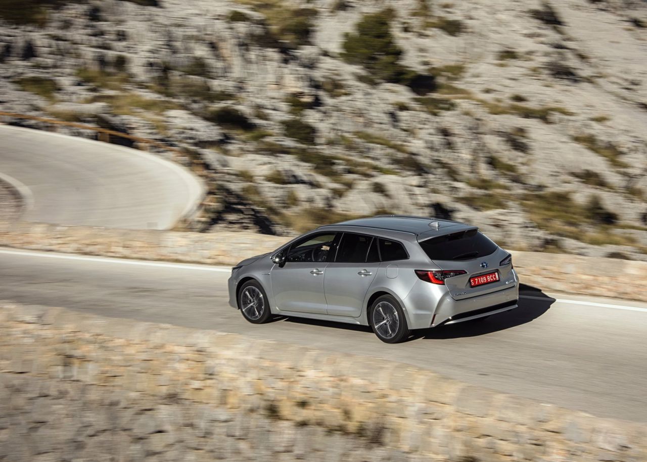 La versión familiar se se comercializan con seis niveles de equipamiento: Business Plus, Active, Active Tech, Feel!, Advance y Advance Luxury. Los tres primeros solo se ofrecen con el motor de menor potencia y los tres últimos únicamente al de 180 CV