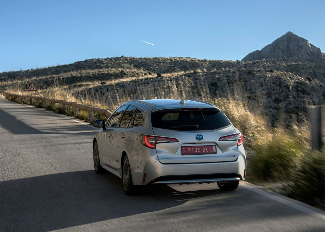 La versión familiar se se comercializan con seis niveles de equipamiento: Business Plus, Active, Active Tech, Feel!, Advance y Advance Luxury. Los tres primeros solo se ofrecen con el motor de menor potencia y los tres últimos únicamente al de 180 CV