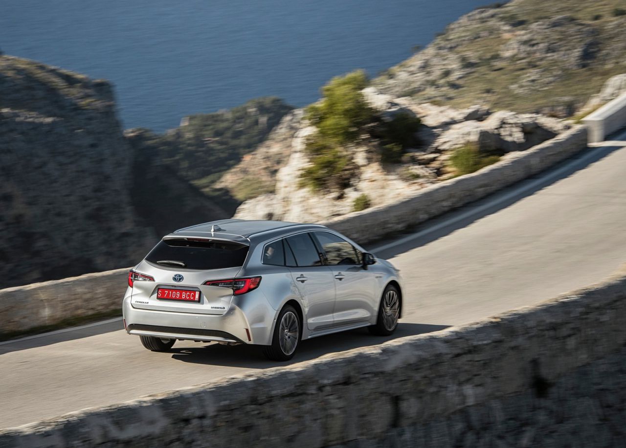 La versión familiar se se comercializan con seis niveles de equipamiento: Business Plus, Active, Active Tech, Feel!, Advance y Advance Luxury. Los tres primeros solo se ofrecen con el motor de menor potencia y los tres últimos únicamente al de 180 CV