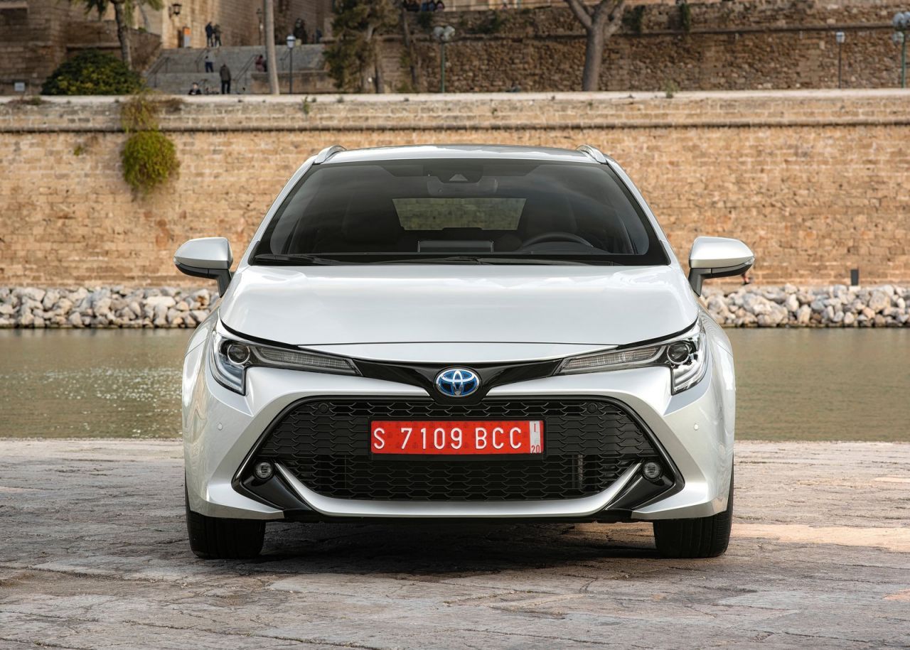 La versión familiar se se comercializan con seis niveles de equipamiento: Business Plus, Active, Active Tech, Feel!, Advance y Advance Luxury. Los tres primeros solo se ofrecen con el motor de menor potencia y los tres últimos únicamente al de 180 CV