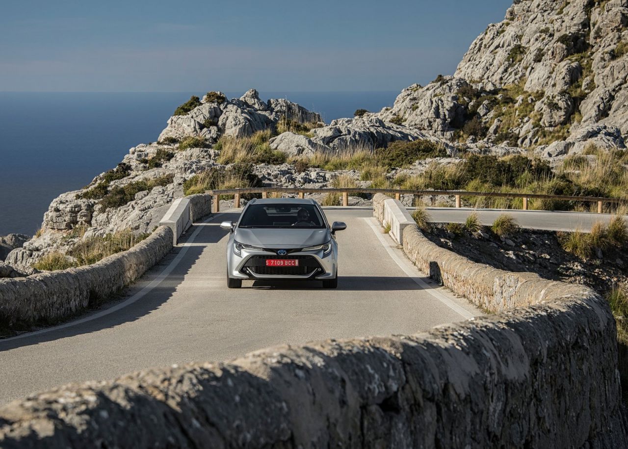 La versión familiar se se comercializan con seis niveles de equipamiento: Business Plus, Active, Active Tech, Feel!, Advance y Advance Luxury. Los tres primeros solo se ofrecen con el motor de menor potencia y los tres últimos únicamente al de 180 CV