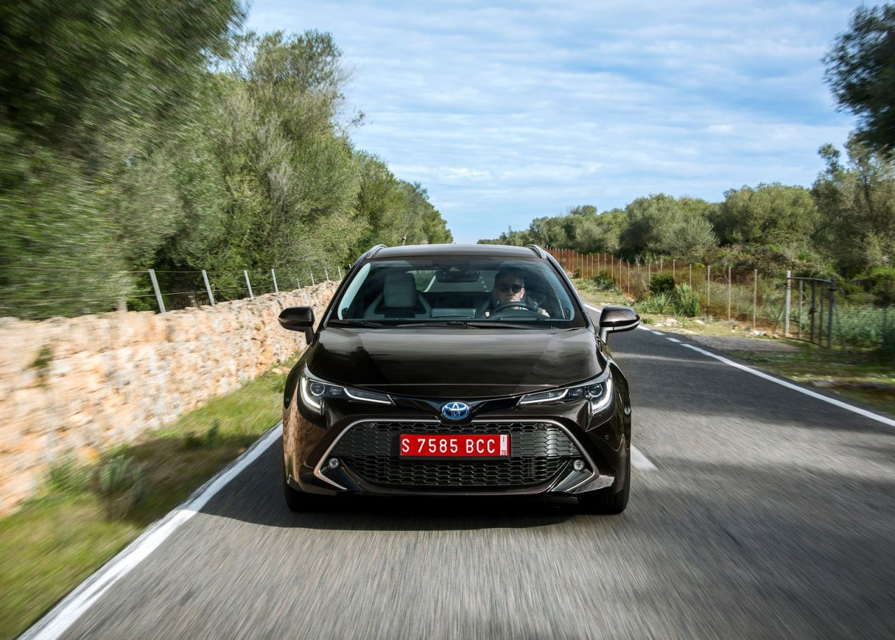 La versión familiar se se comercializan con seis niveles de equipamiento: Business Plus, Active, Active Tech, Feel!, Advance y Advance Luxury. Los tres primeros solo se ofrecen con el motor de menor potencia y los tres últimos únicamente al de 180 CV