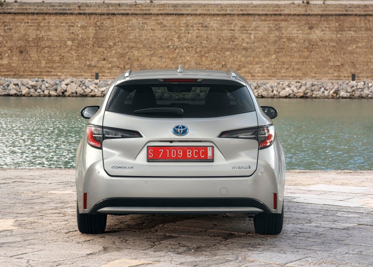 La versión familiar se se comercializan con seis niveles de equipamiento: Business Plus, Active, Active Tech, Feel!, Advance y Advance Luxury. Los tres primeros solo se ofrecen con el motor de menor potencia y los tres últimos únicamente al de 180 CV