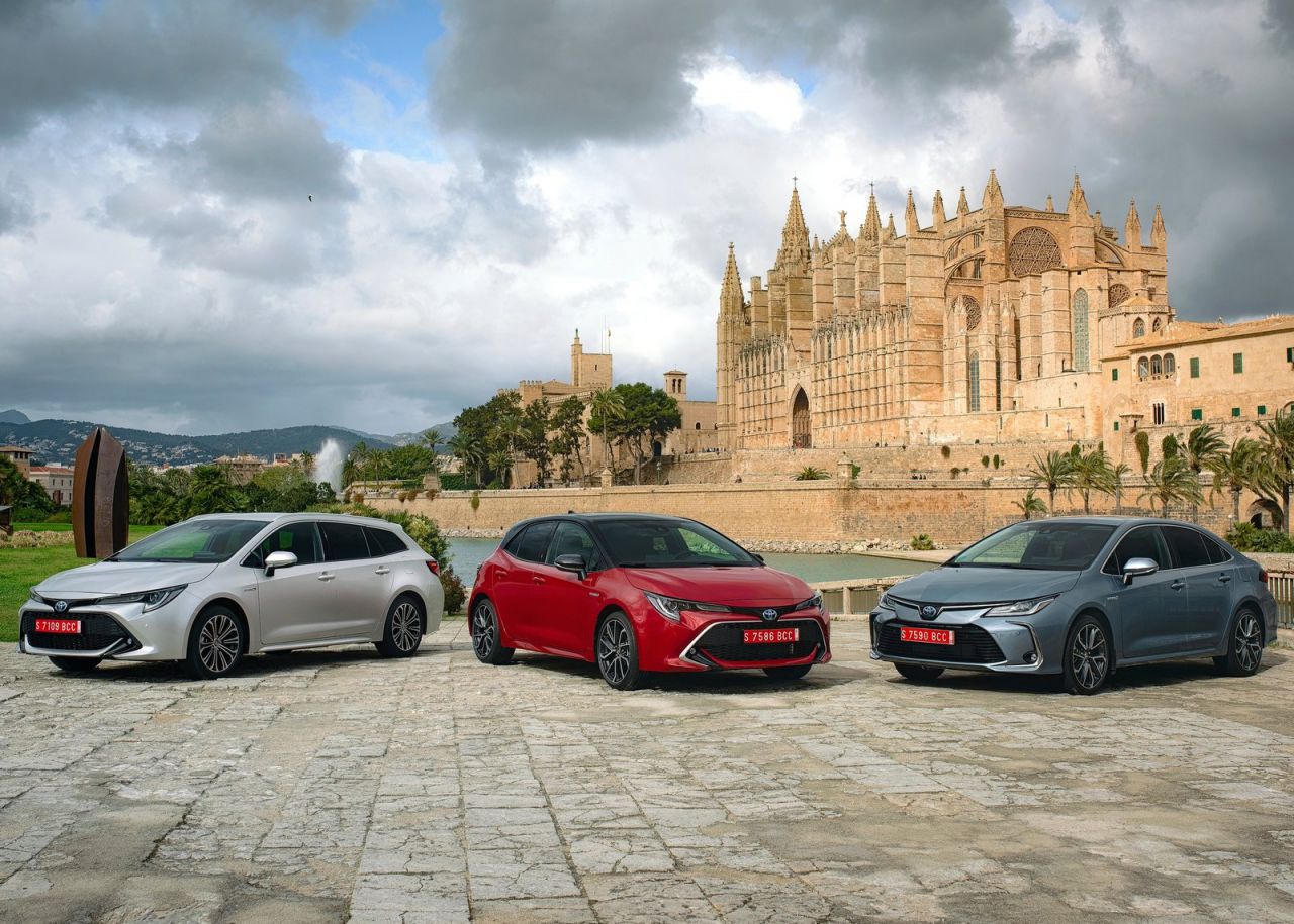 La versión familiar se se comercializan con seis niveles de equipamiento: Business Plus, Active, Active Tech, Feel!, Advance y Advance Luxury. Los tres primeros solo se ofrecen con el motor de menor potencia y los tres últimos únicamente al de 180 CV