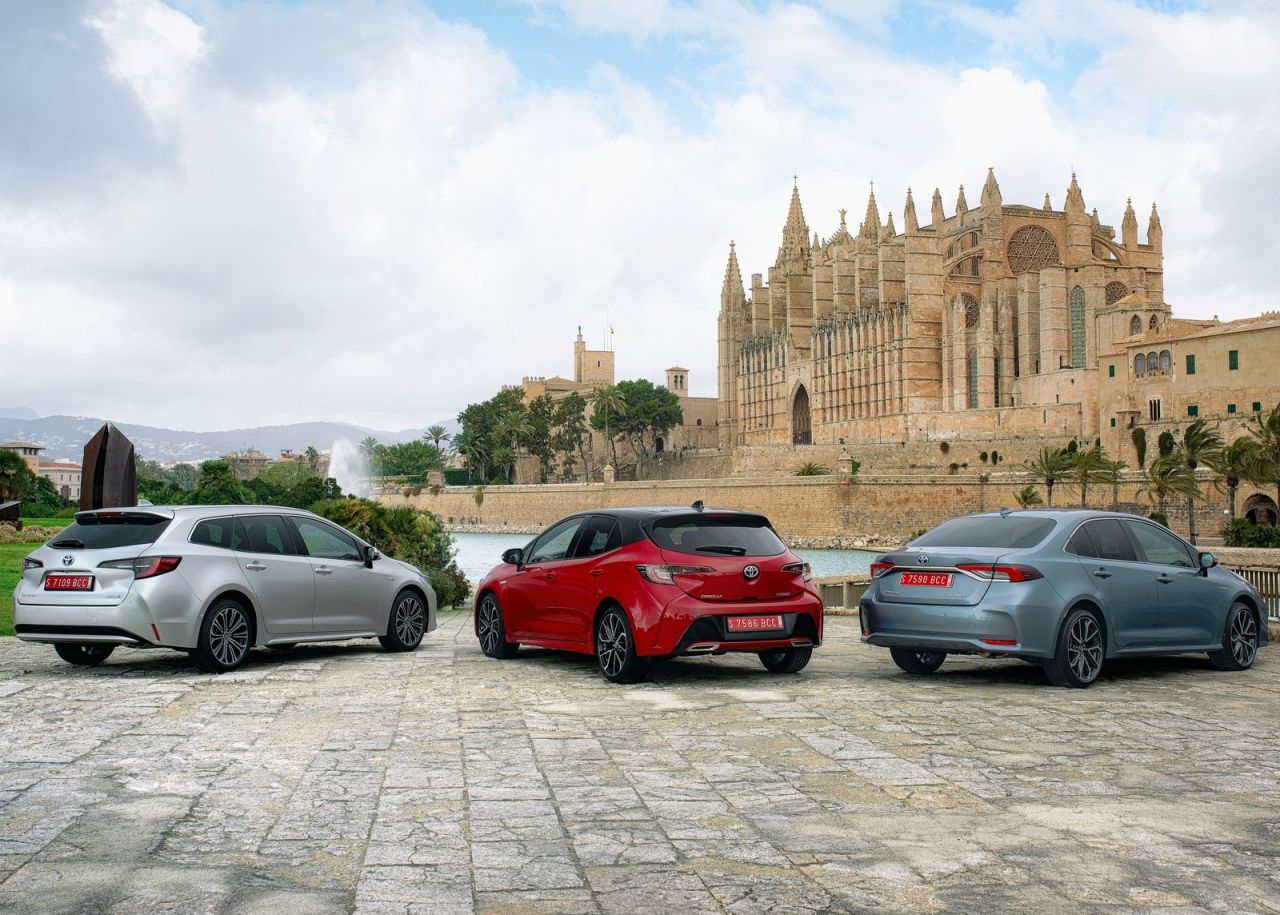 La versión familiar se se comercializan con seis niveles de equipamiento: Business Plus, Active, Active Tech, Feel!, Advance y Advance Luxury. Los tres primeros solo se ofrecen con el motor de menor potencia y los tres últimos únicamente al de 180 CV