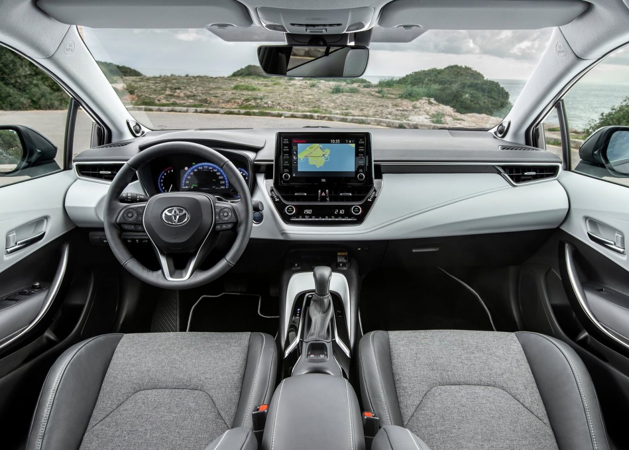 La versión familiar se se comercializan con seis niveles de equipamiento: Business Plus, Active, Active Tech, Feel!, Advance y Advance Luxury. Los tres primeros solo se ofrecen con el motor de menor potencia y los tres últimos únicamente al de 180 CV