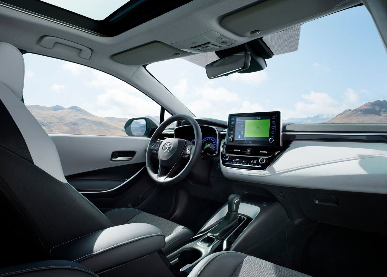 La versión familiar se se comercializan con seis niveles de equipamiento: Business Plus, Active, Active Tech, Feel!, Advance y Advance Luxury. Los tres primeros solo se ofrecen con el motor de menor potencia y los tres últimos únicamente al de 180 CV