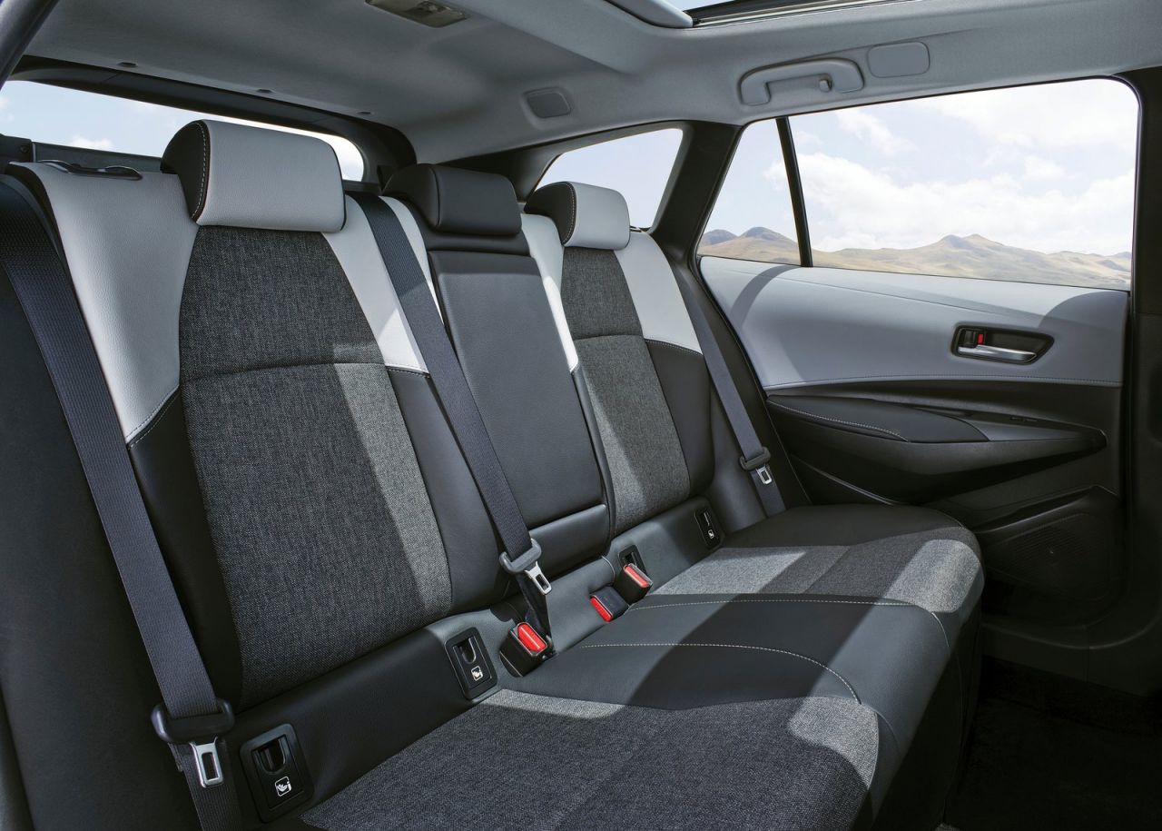 La versión familiar se se comercializan con seis niveles de equipamiento: Business Plus, Active, Active Tech, Feel!, Advance y Advance Luxury. Los tres primeros solo se ofrecen con el motor de menor potencia y los tres últimos únicamente al de 180 CV