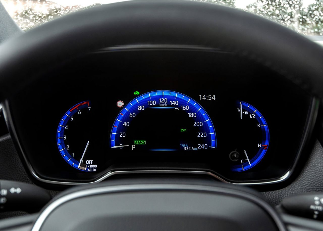 La versión familiar se se comercializan con seis niveles de equipamiento: Business Plus, Active, Active Tech, Feel!, Advance y Advance Luxury. Los tres primeros solo se ofrecen con el motor de menor potencia y los tres últimos únicamente al de 180 CV