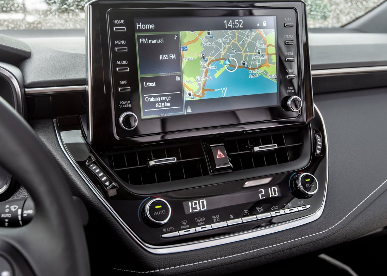 La versión familiar se se comercializan con seis niveles de equipamiento: Business Plus, Active, Active Tech, Feel!, Advance y Advance Luxury. Los tres primeros solo se ofrecen con el motor de menor potencia y los tres últimos únicamente al de 180 CV