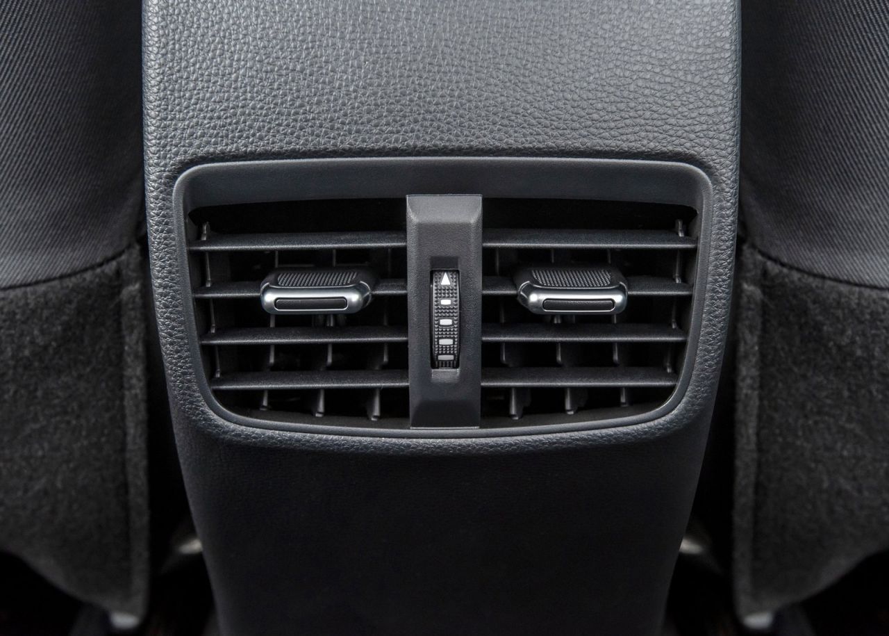 La versión familiar se se comercializan con seis niveles de equipamiento: Business Plus, Active, Active Tech, Feel!, Advance y Advance Luxury. Los tres primeros solo se ofrecen con el motor de menor potencia y los tres últimos únicamente al de 180 CV