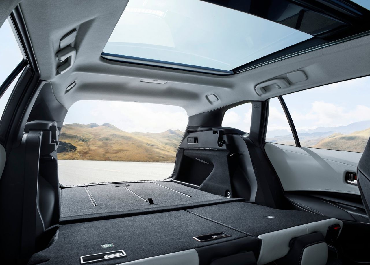 La versión familiar se se comercializan con seis niveles de equipamiento: Business Plus, Active, Active Tech, Feel!, Advance y Advance Luxury. Los tres primeros solo se ofrecen con el motor de menor potencia y los tres últimos únicamente al de 180 CV