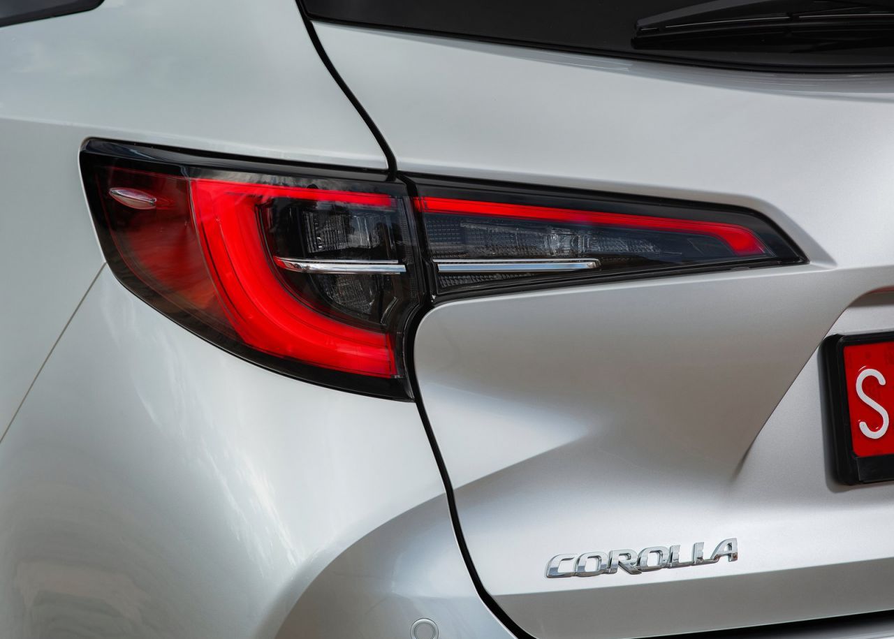 La versión familiar se se comercializan con seis niveles de equipamiento: Business Plus, Active, Active Tech, Feel!, Advance y Advance Luxury. Los tres primeros solo se ofrecen con el motor de menor potencia y los tres últimos únicamente al de 180 CV