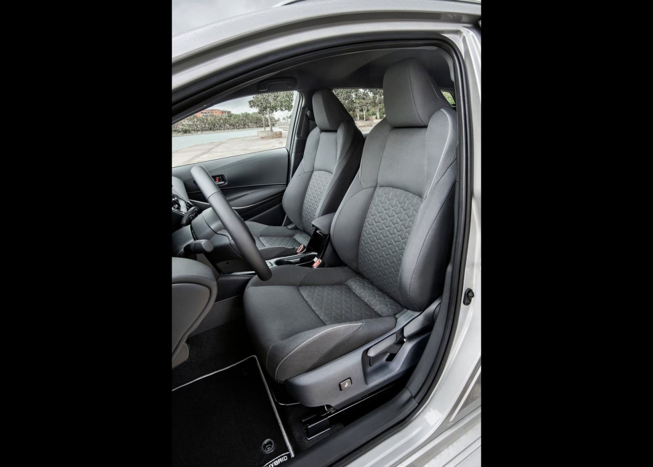 La versión familiar se se comercializan con seis niveles de equipamiento: Business Plus, Active, Active Tech, Feel!, Advance y Advance Luxury. Los tres primeros solo se ofrecen con el motor de menor potencia y los tres últimos únicamente al de 180 CV