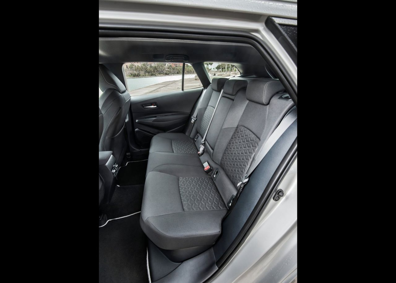 La versión familiar se se comercializan con seis niveles de equipamiento: Business Plus, Active, Active Tech, Feel!, Advance y Advance Luxury. Los tres primeros solo se ofrecen con el motor de menor potencia y los tres últimos únicamente al de 180 CV