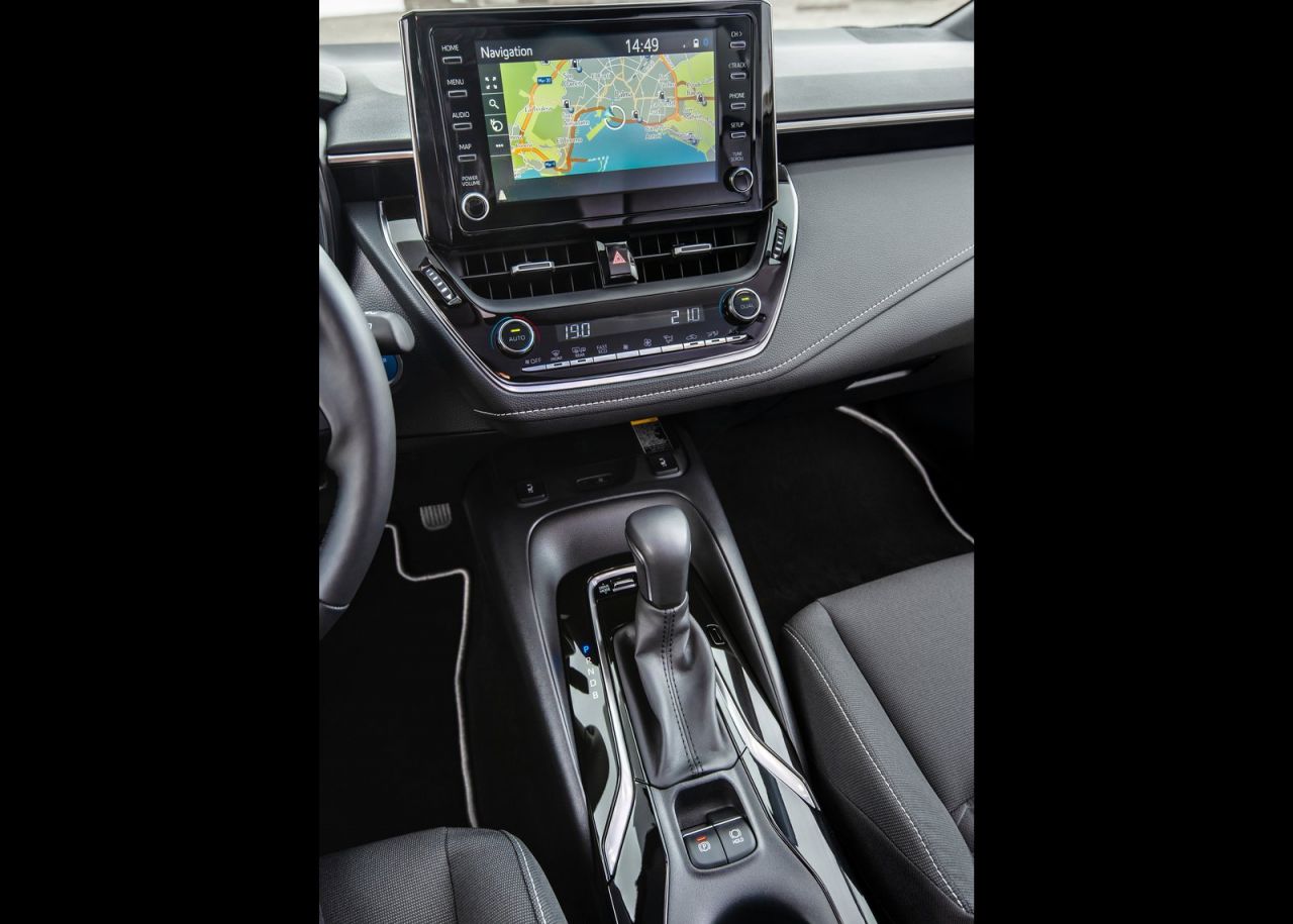 La versión familiar se se comercializan con seis niveles de equipamiento: Business Plus, Active, Active Tech, Feel!, Advance y Advance Luxury. Los tres primeros solo se ofrecen con el motor de menor potencia y los tres últimos únicamente al de 180 CV