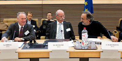 De izquierda a derecha, Presidene de Ford, Presidente de Daiimler, Presidente de Fiat