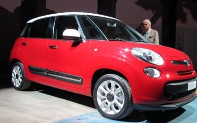 Fiat 500 L (Mas largo), competidor directo del 'Mini 5 puertas'