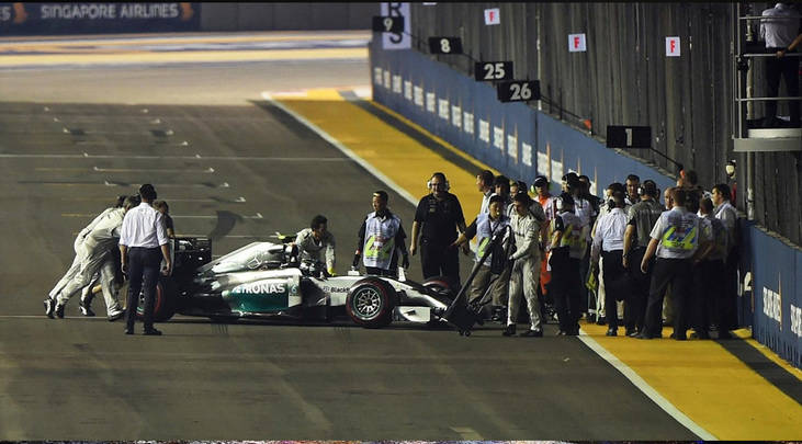 Aquí  comenzó el calvario de Nico Rosberg, perdiendo  el liderazgo del Campeonato en favor de su 'compañero' Hamilton, vencedopr de este gran premio