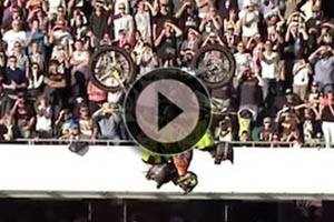 Cuatro pilotos hacen un 'Backflip'