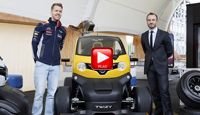 El piloto conduce el Renault Twizy F1