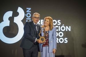 Carmelo Sanz recibe el premio Figura de Prestigio en la Automoción 2024